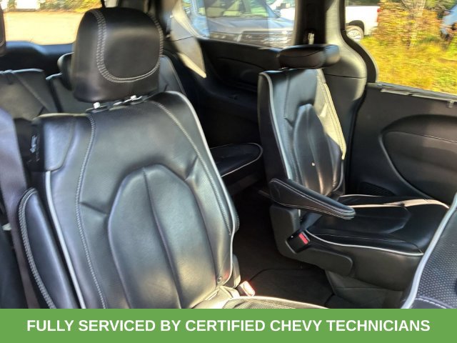 Used 2025 Chrysler Pacifica Limited FWD image 40