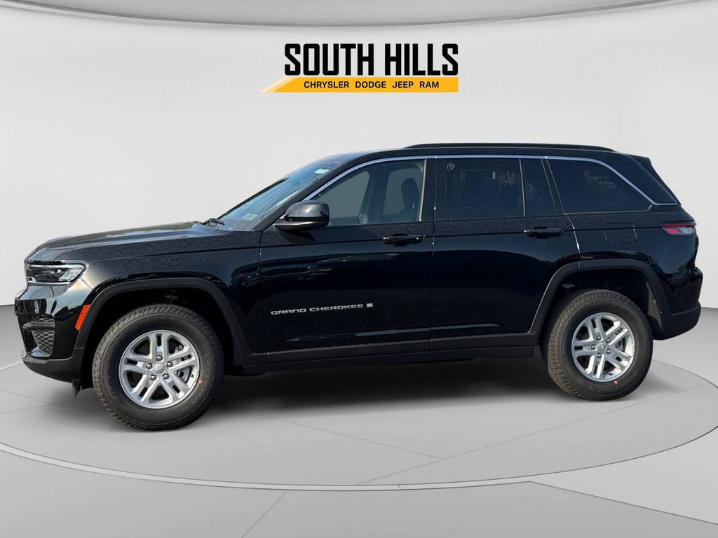 Used 2025 Jeep Grand Cherokee Laredo AWD/4WD image 2