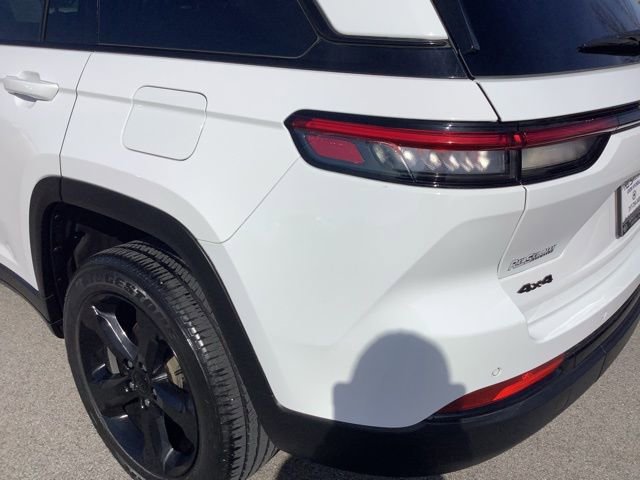 Used 2023 Jeep Grand Cherokee Altitude image 34