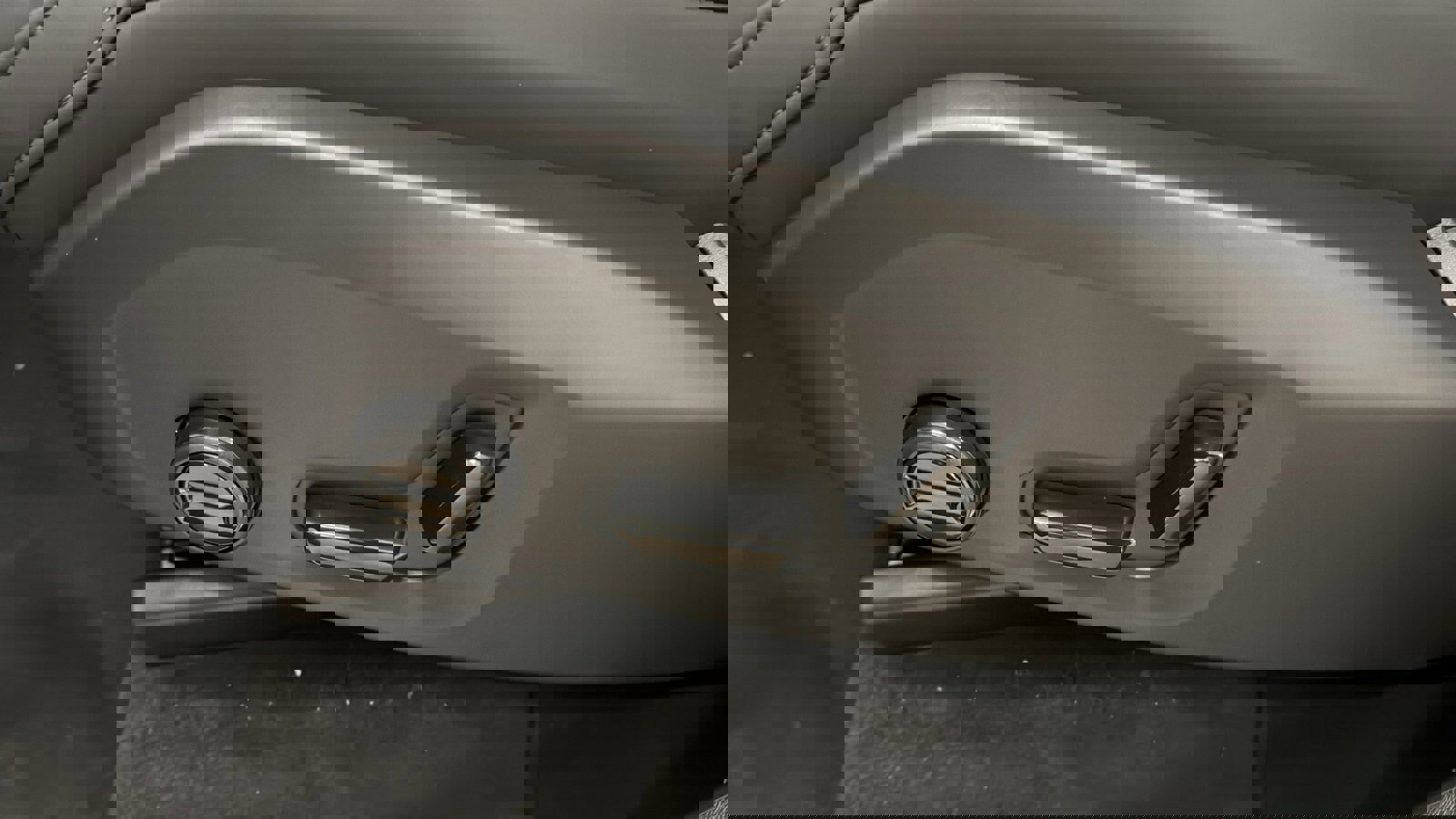 New 2026 Volvo XC90 B6 Plus w/ Protection Package Premier image 24