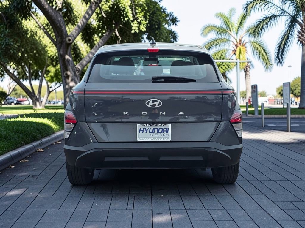Used 2025 Hyundai Kona SE image 6