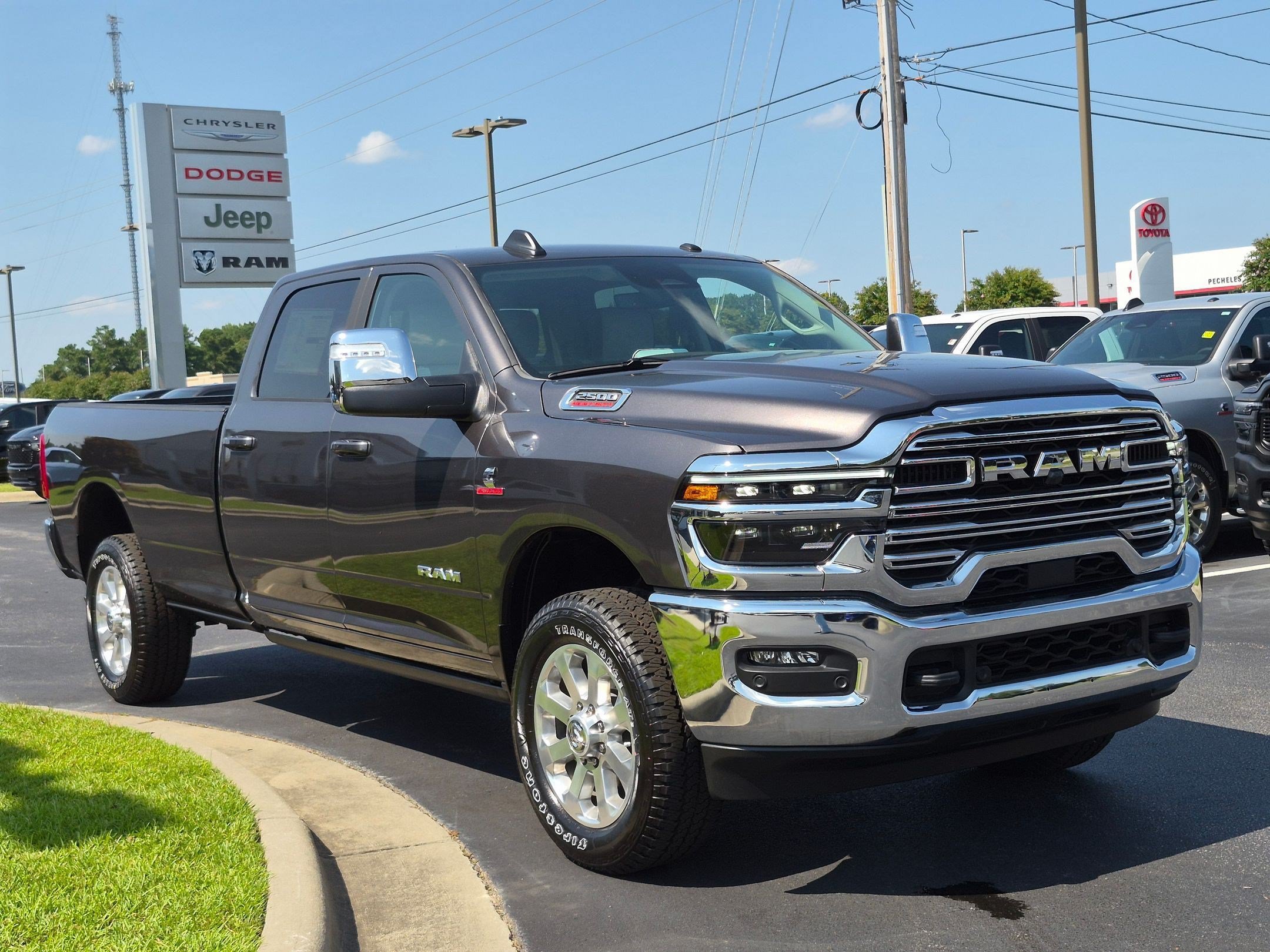 New 2026 RAM 2500 Laramie AWD/4WD image 3
