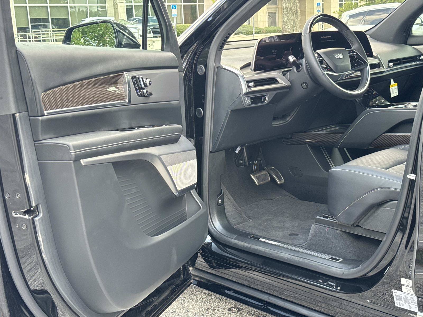 Certified 2026 Cadillac Vistiq Luxury AWD/4WD image 13