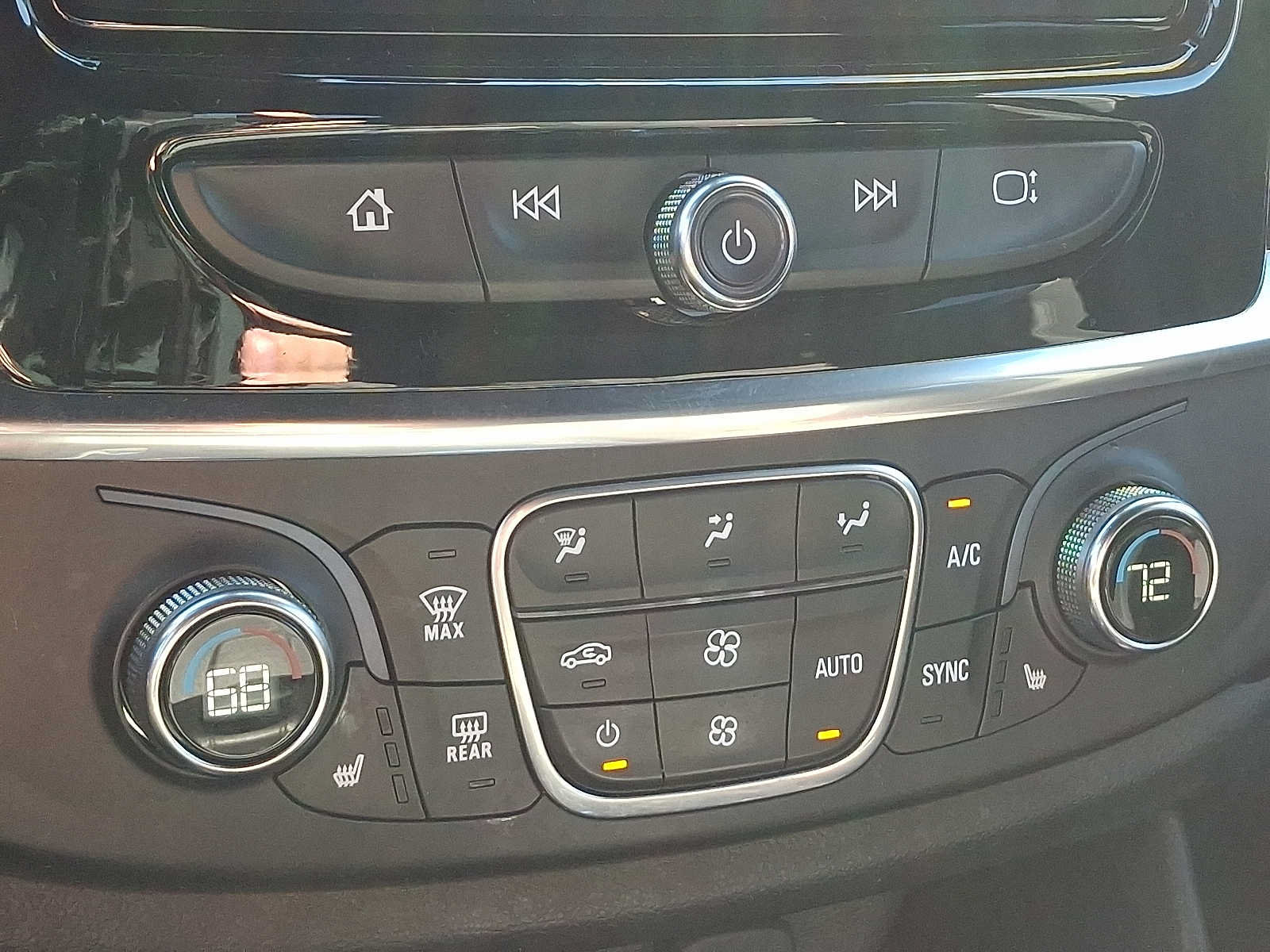 Used 2022 Chevrolet Traverse LT AWD/4WD image 15