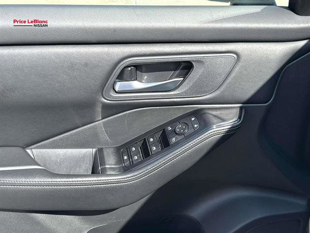 Used 2025 Nissan Rogue SV FWD image 19
