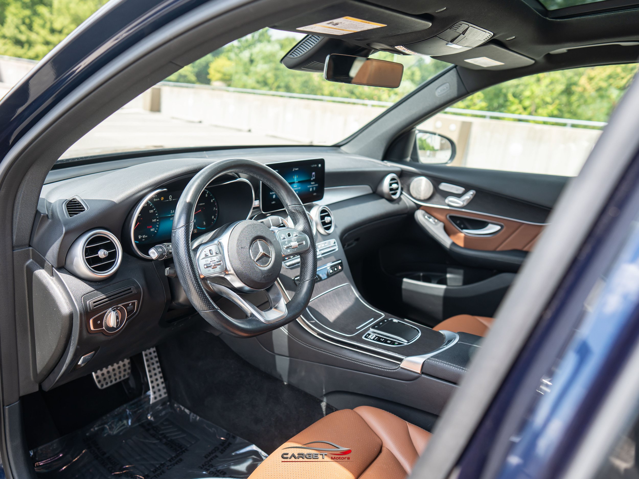 Used 2021 Mercedes-Benz GLC 300 4MATIC w/ AMG Line image 13