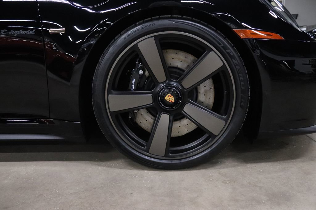 Used 2026 Porsche 911 GTS image 41