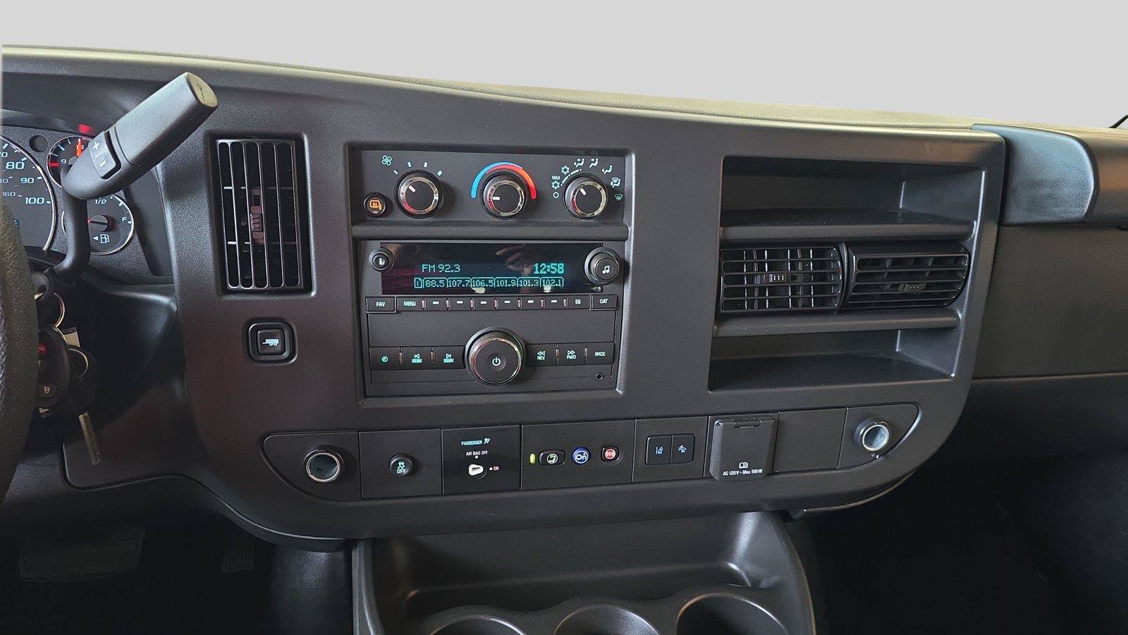 Used 2025 Chevrolet Express 3500 LT w/ LT Preferred Equipment Group RWD image 22