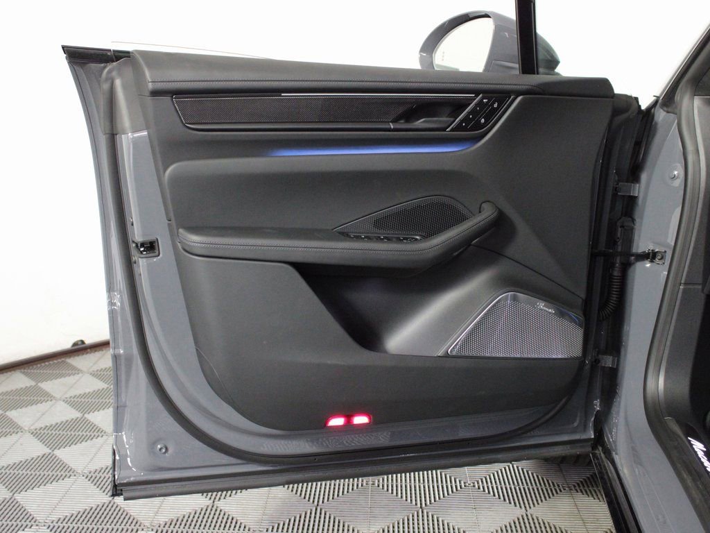 Certified 2025 Porsche Macan Turbo Electric AWD/4WD image 14