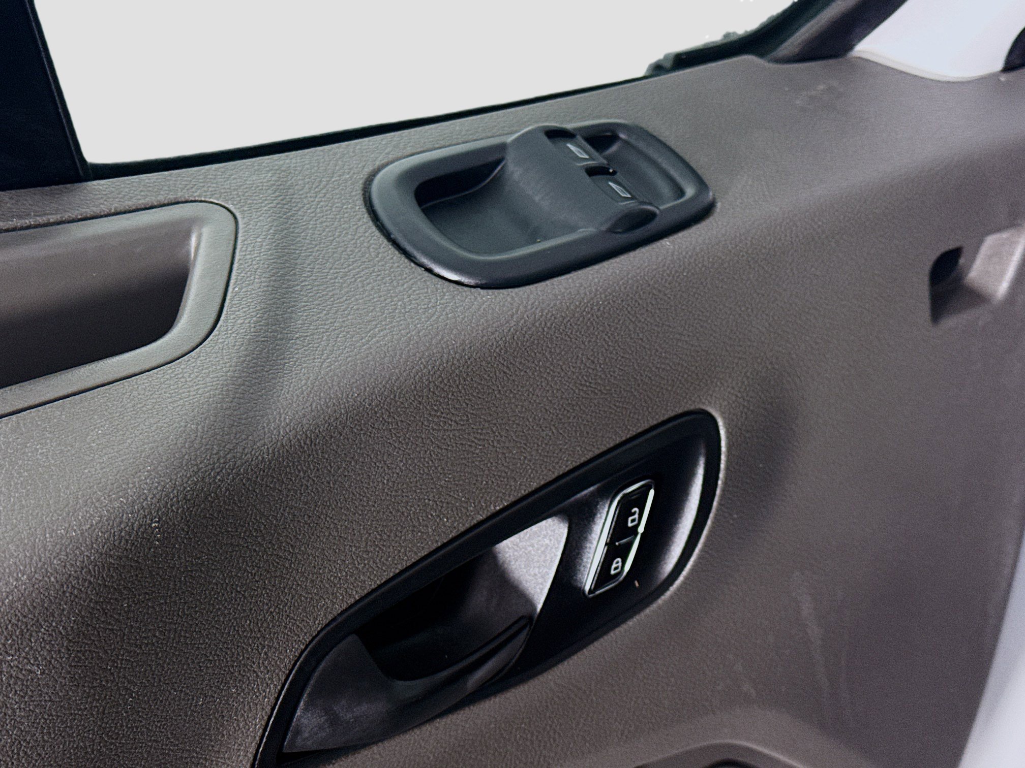 Used 2023 Ford Transit 350 XLT image 23