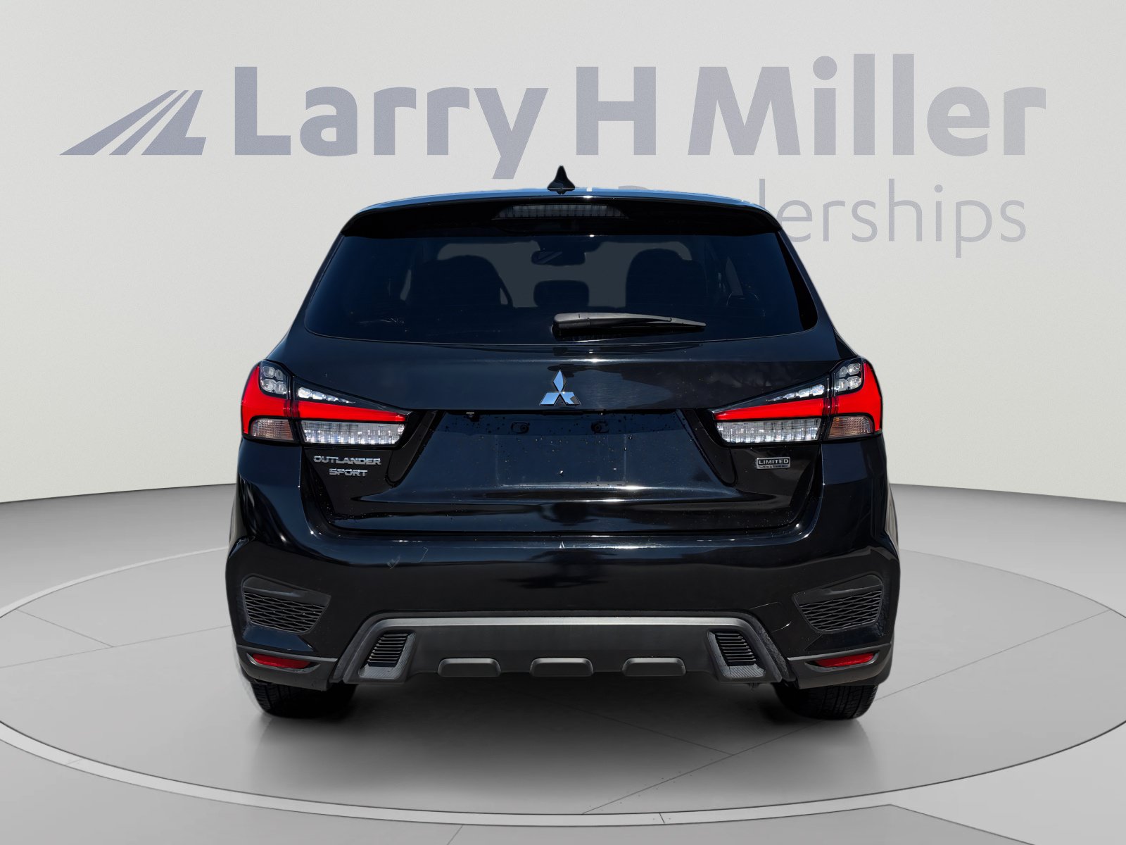 Used 2022 Mitsubishi Outlander Sport ES FWD image 2