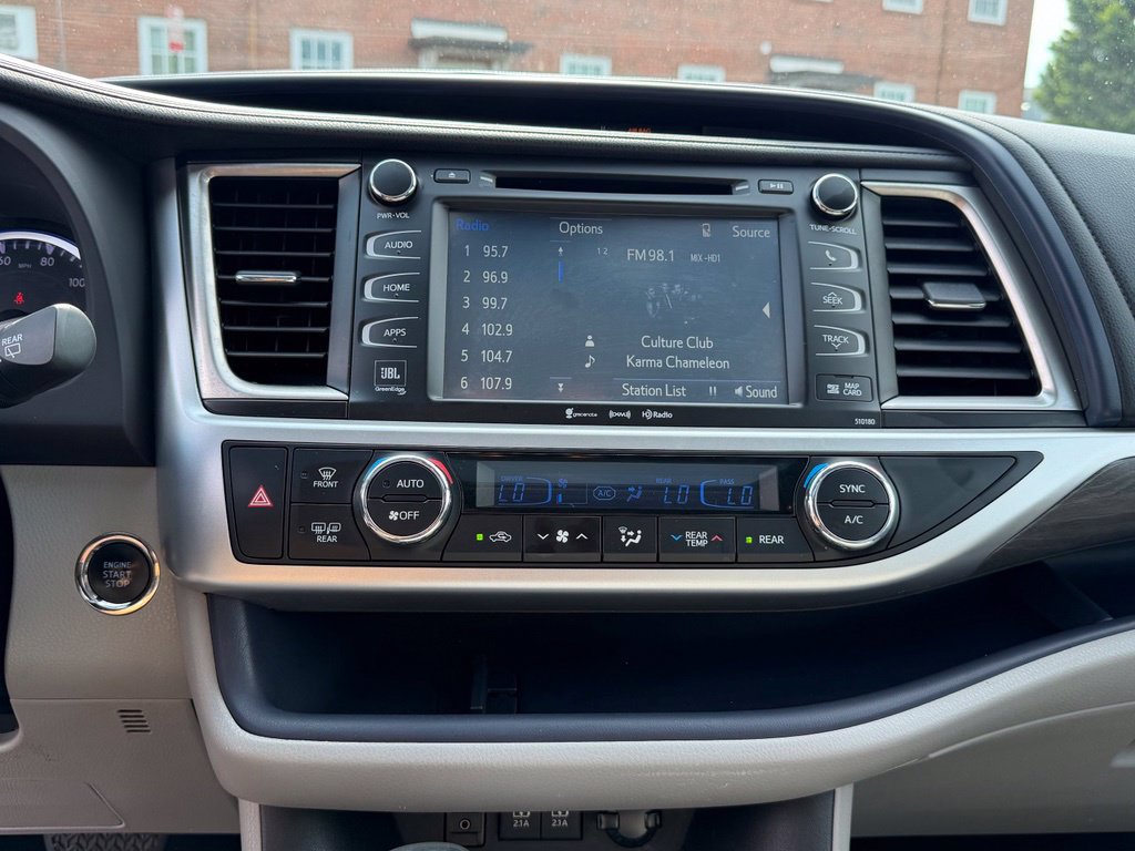 Used 2017 Toyota Highlander Limited AWD/4WD image 20