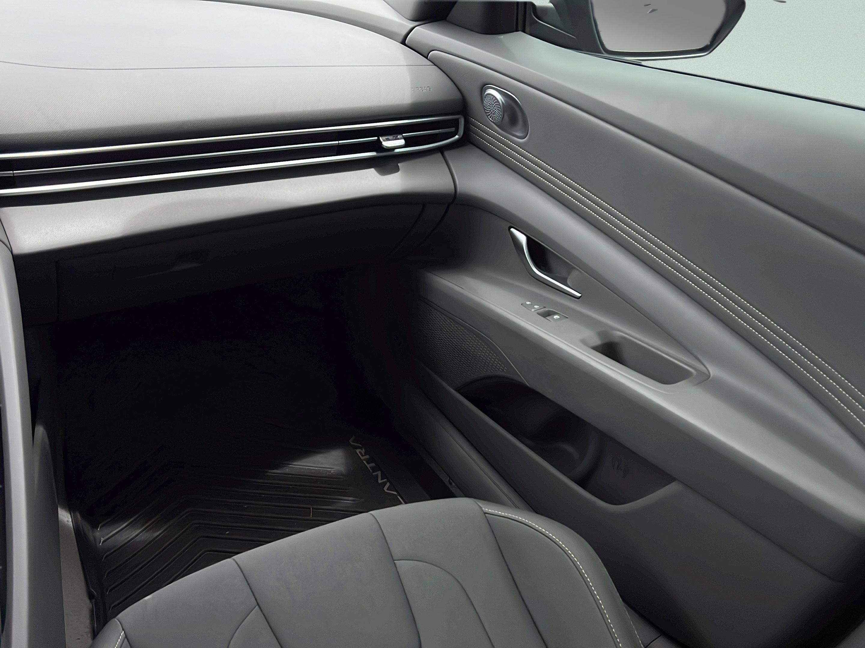 Certified 2025 Hyundai Elantra Sport FWD image 12