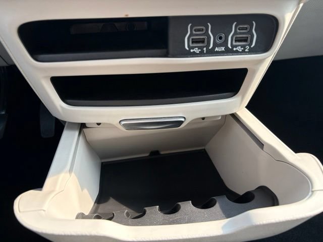 Used 2024 Chrysler Pacifica Touring-L FWD image 32