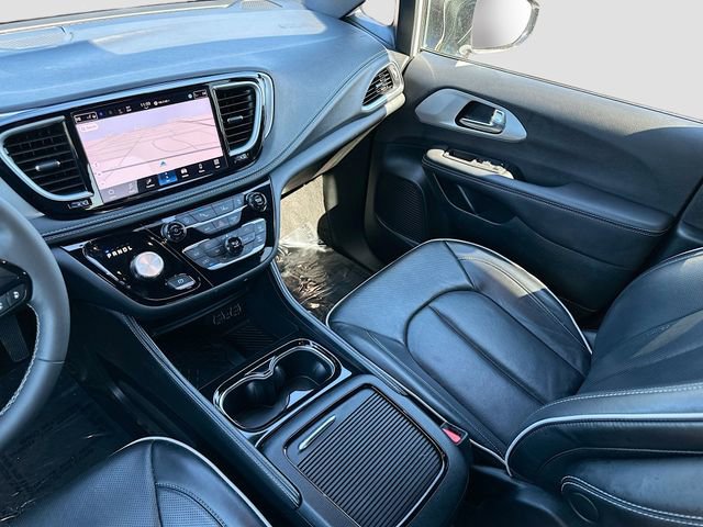 Used 2025 Chrysler Pacifica Limited image 22
