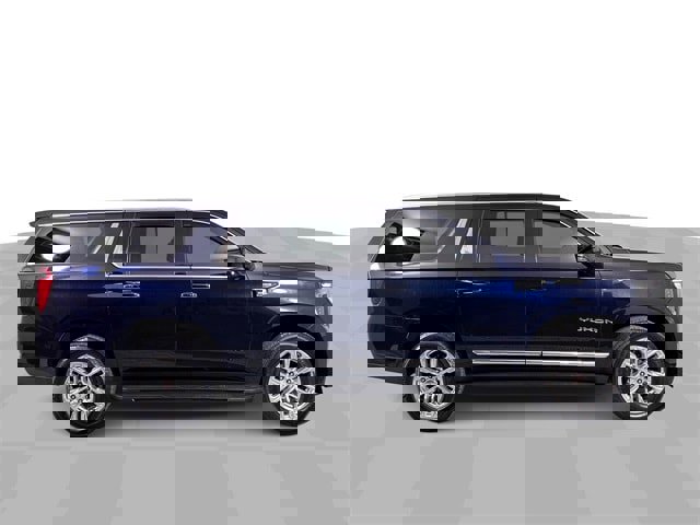 Used 2021 GMC Yukon XL SLT w/ SLT Premium Package image 9