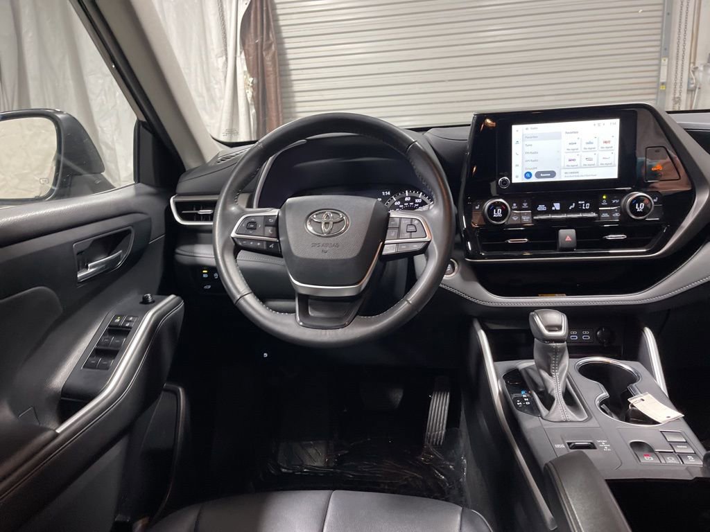 Used 2024 Toyota Highlander XLE image 16