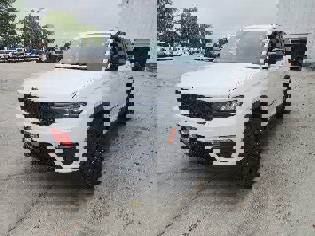 New 2025 Jeep Grand Cherokee Limited w/ Black Appearance Package image 21