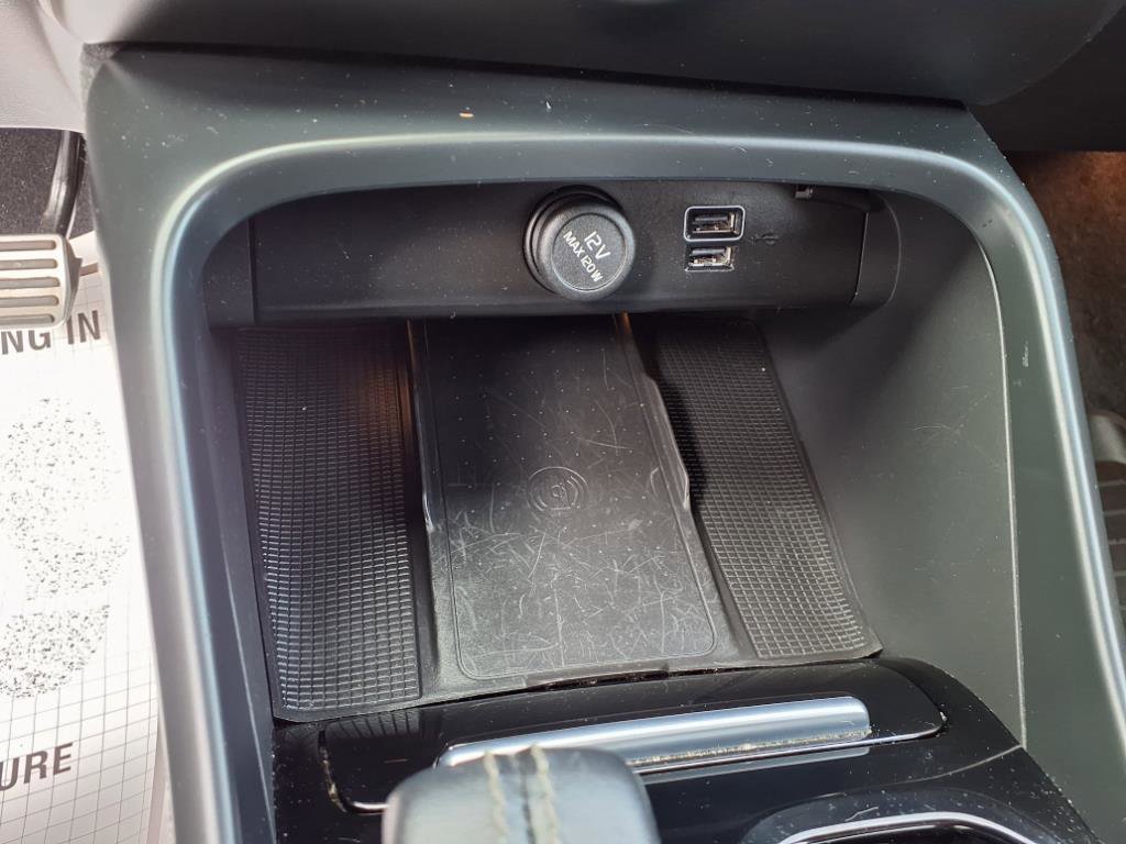 Used 2022 Volvo XC40 T5 R-Design w/ Advanced Package image 17