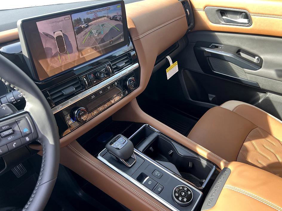 New 2026 Nissan Pathfinder Platinum image 18