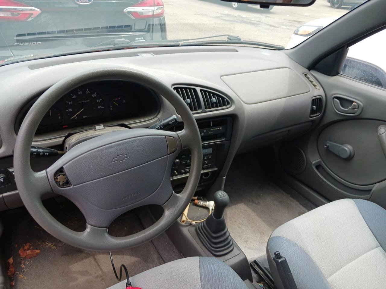 Used 2000 Chevrolet Metro Hatchback FWD image 6