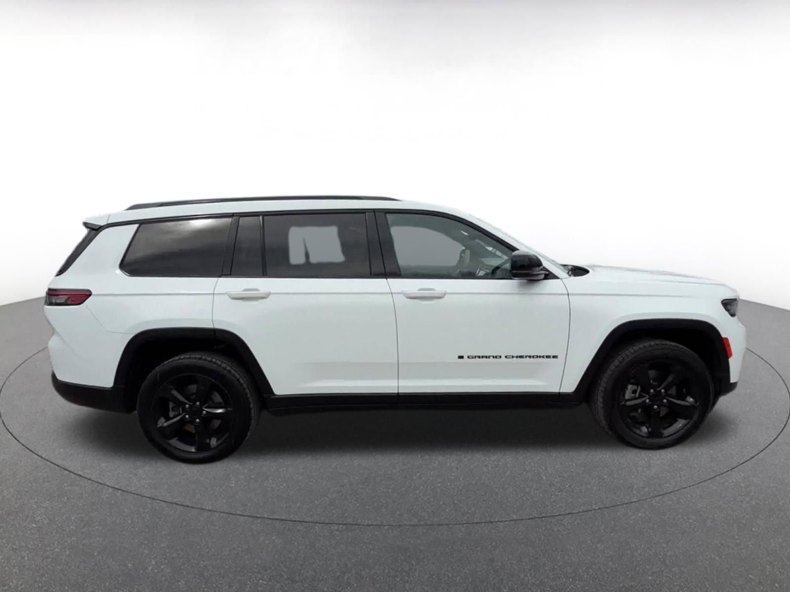 Used 2023 Jeep Grand Cherokee L Laredo AWD/4WD image 16