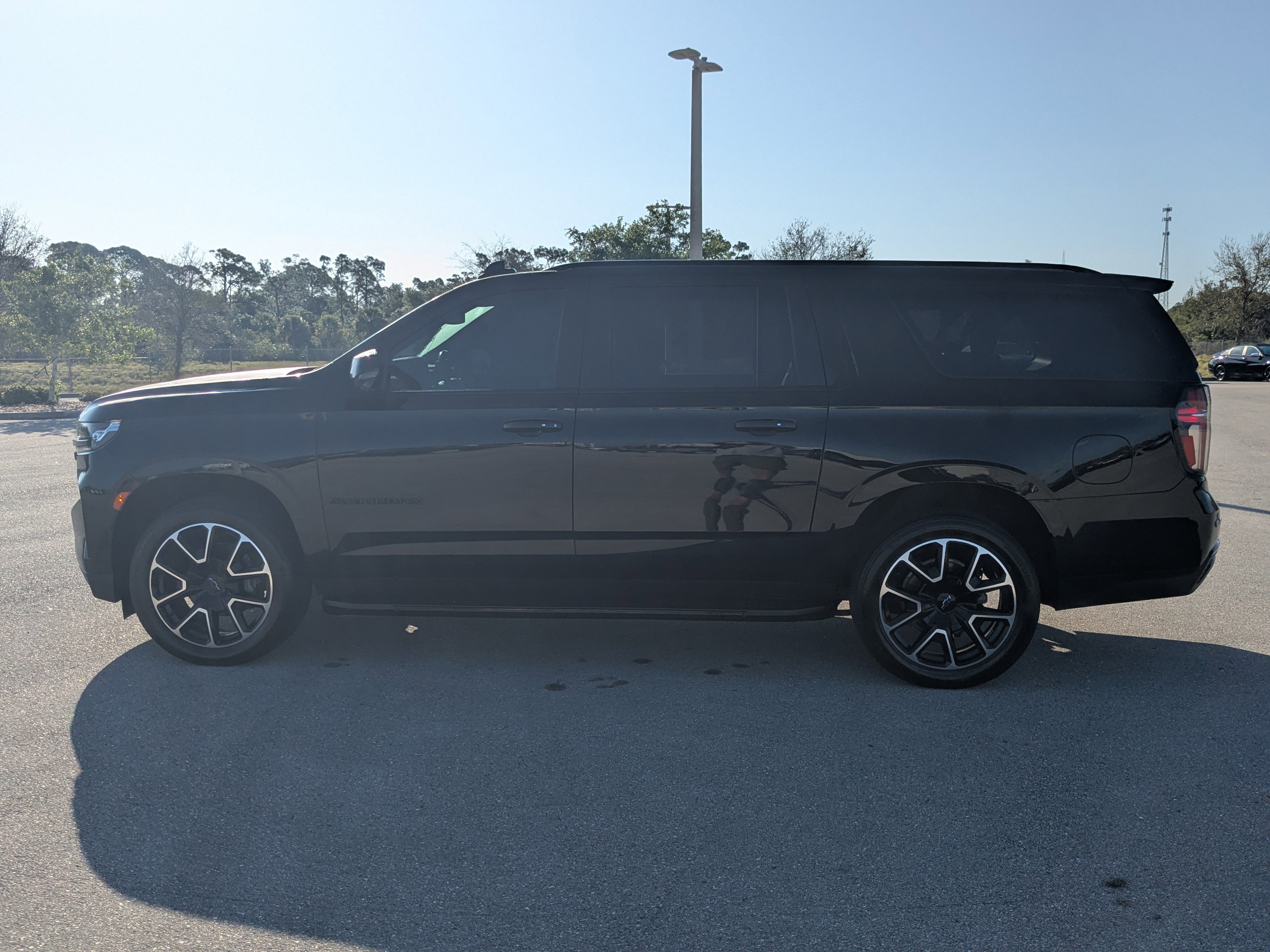 Used 2023 Chevrolet Suburban RST w/ Luxury Package AWD/4WD image 8