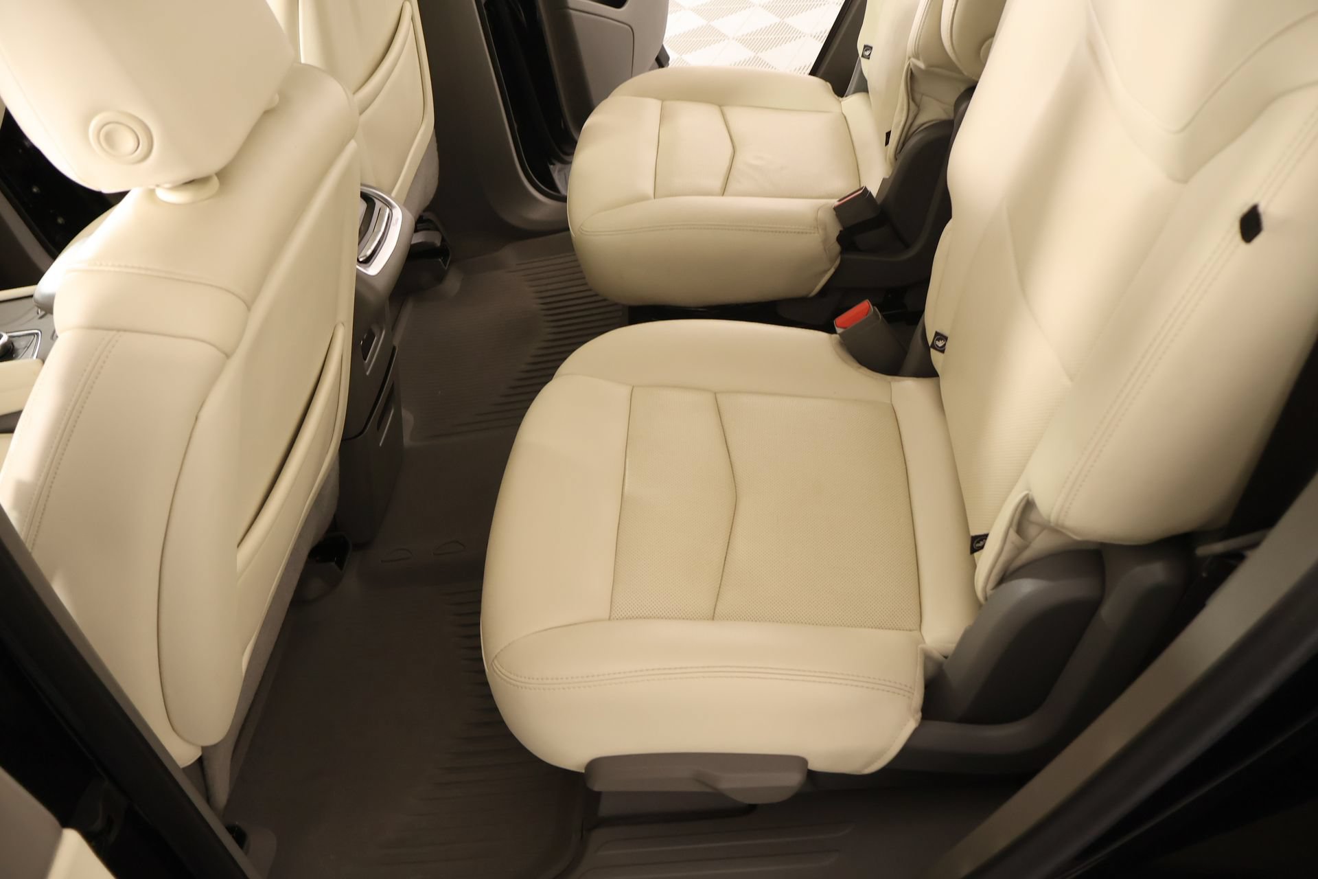 Used 2022 Cadillac XT6 Premium Luxury w/ LPO, Floor Liner Package AWD/4WD image 13