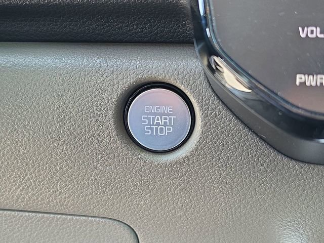 Used 2025 Kia Carnival EX image 42