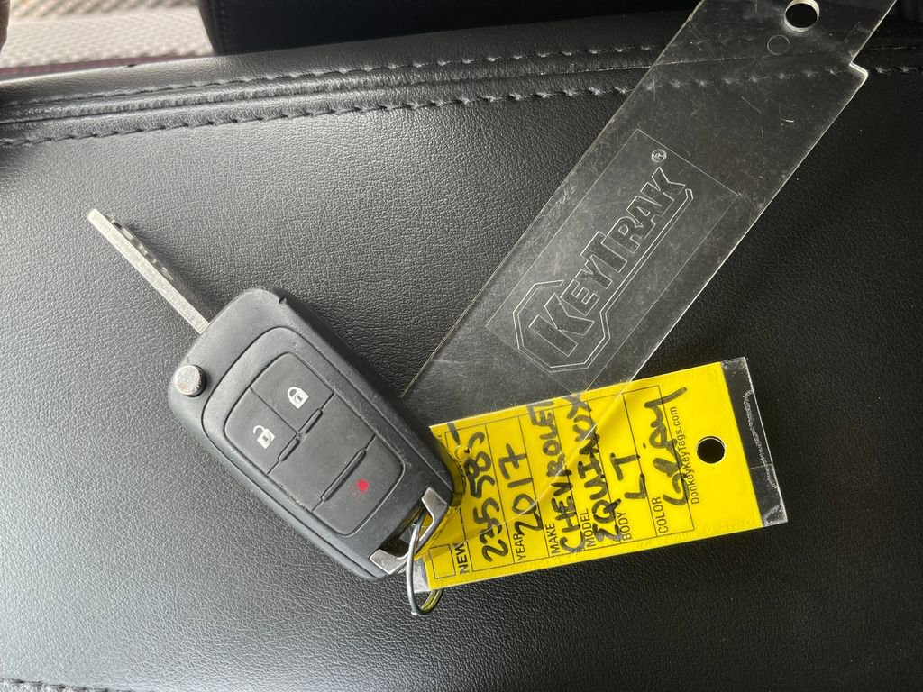 Used 2017 Chevrolet Equinox LT FWD image 24