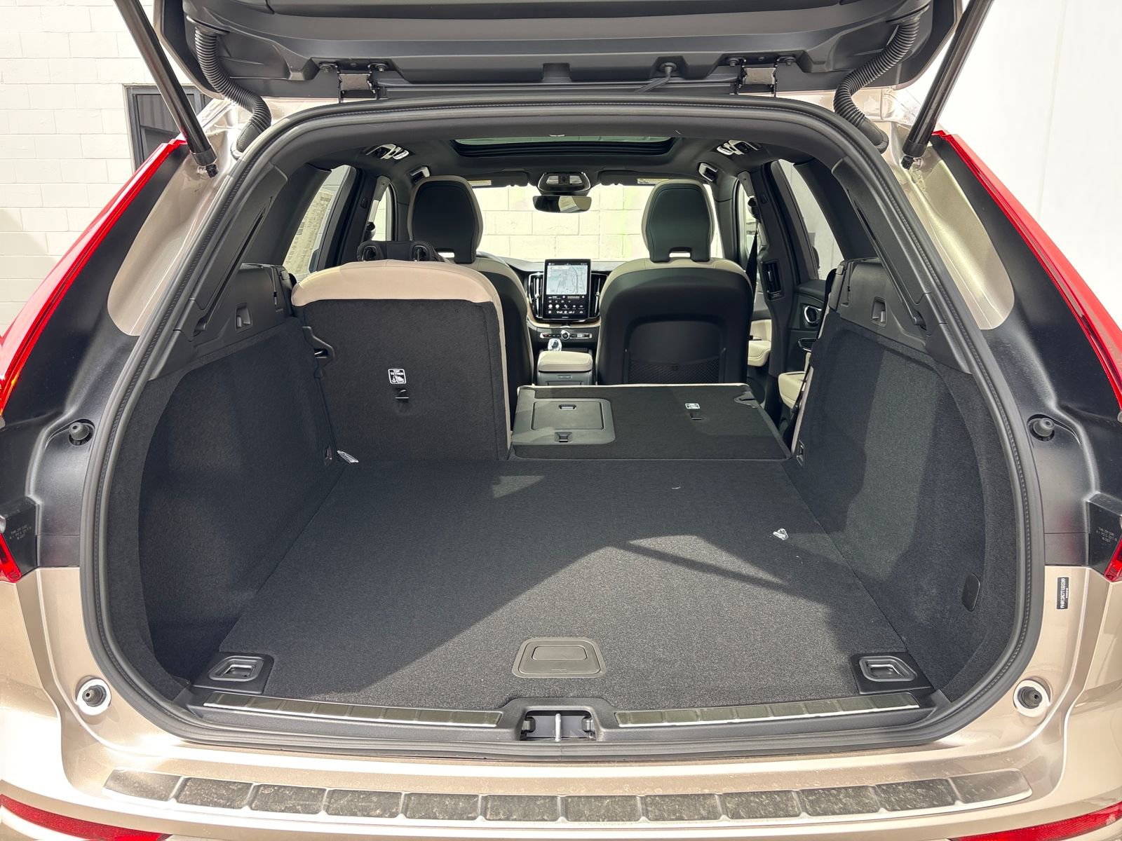 New 2026 Volvo XC60 B5 Plus w/ Protection Package Premier image 27