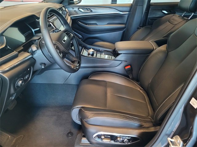 New 2023 Jeep Grand Cherokee Overland w/ Advanced Protech Group III image 9