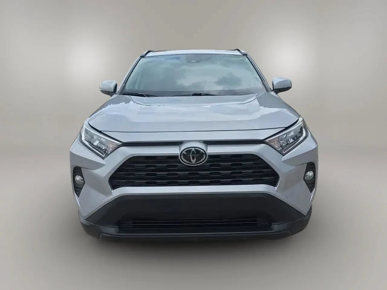 Used 2019 Toyota RAV4 XLE FWD image 4