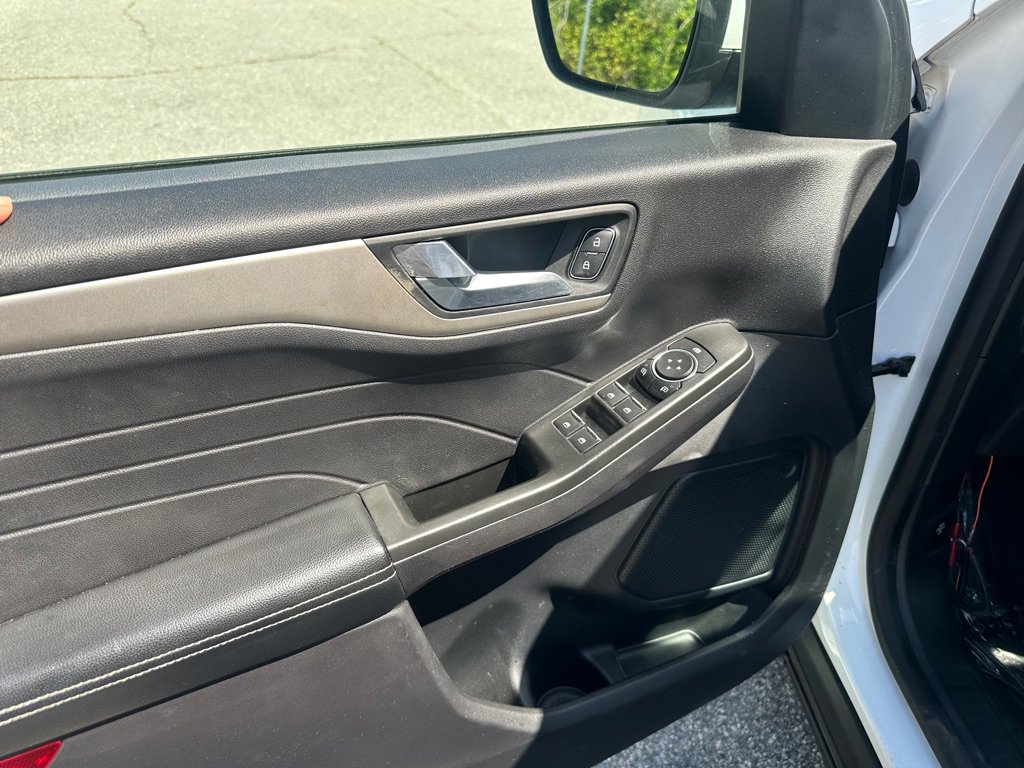 Used 2021 Ford Escape SE FWD image 12