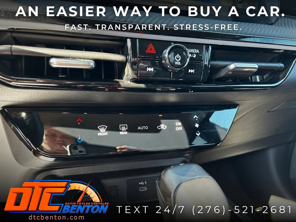 Used 2025 Nissan Kicks SR FWD image 20