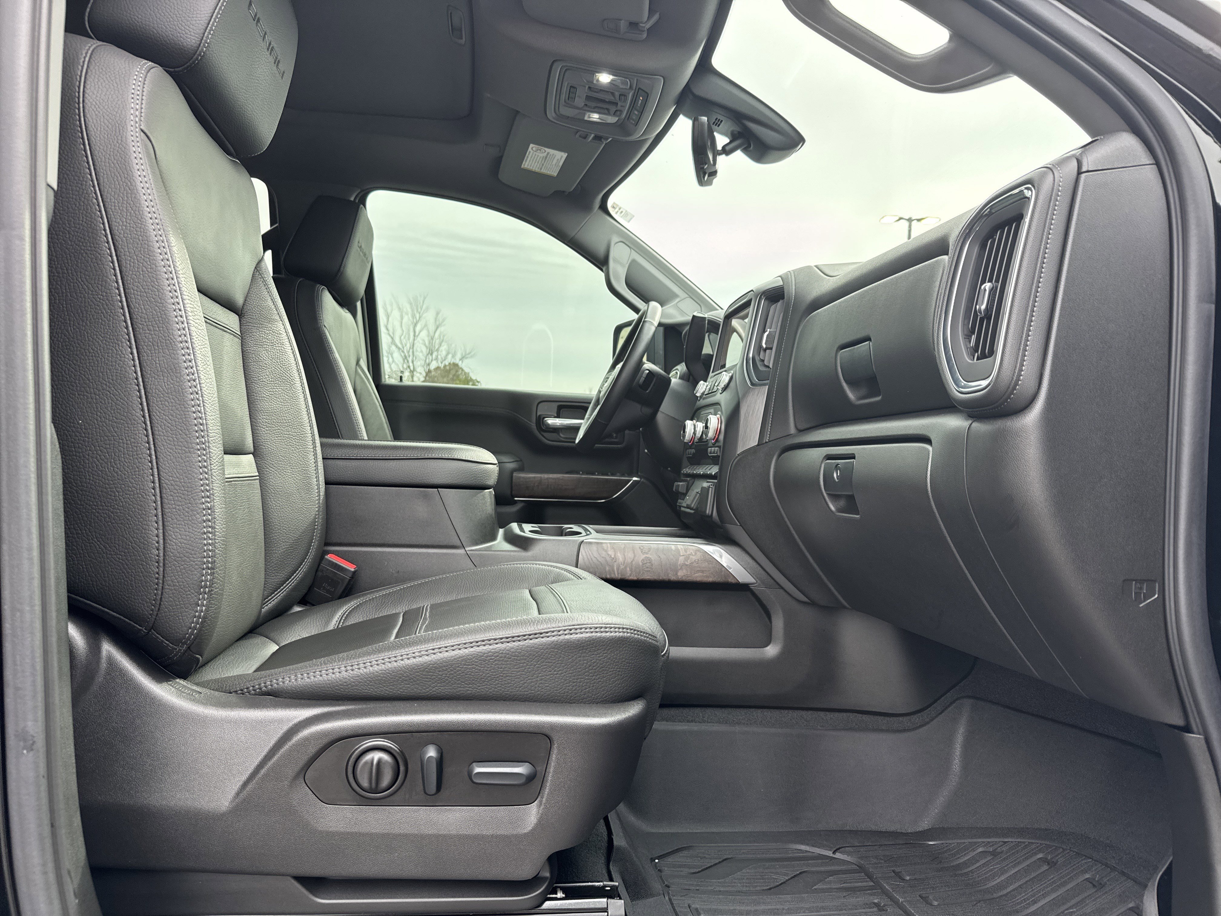 Used 2023 GMC Sierra 3500 Denali w/ Denali Ultimate Package image 31