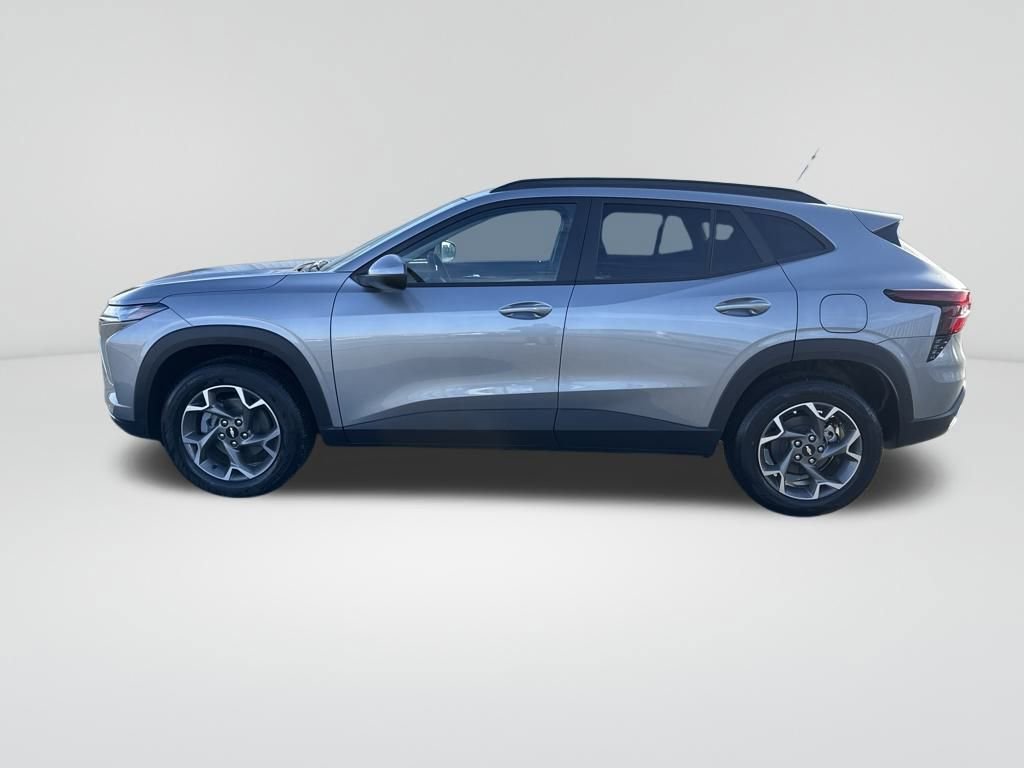 New 2025 Chevrolet Trax LT w/ LT Convenience Package image 2