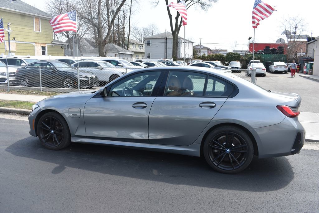 Used 2023 BMW 330e xDrive w/ M Sport Package image 9