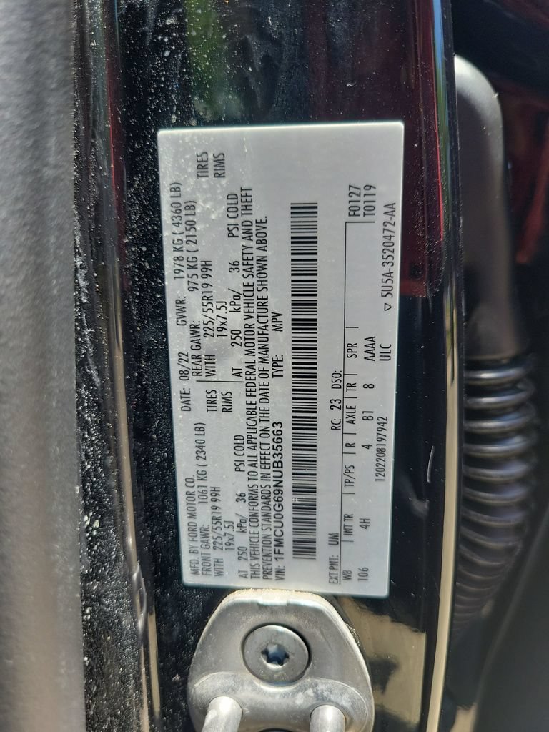 Used 2022 Ford Escape SE w/ SE Sport Appearance Package FWD image 35