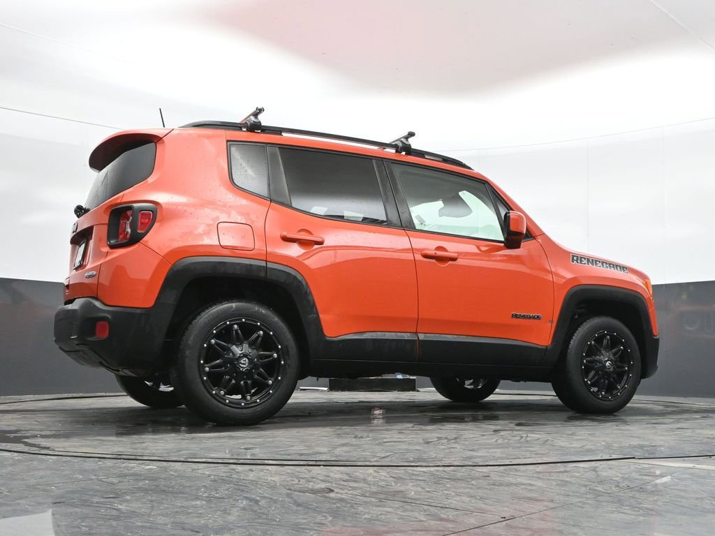 Used 2018 Jeep Renegade Latitude w/ Cold Weather Group image 46
