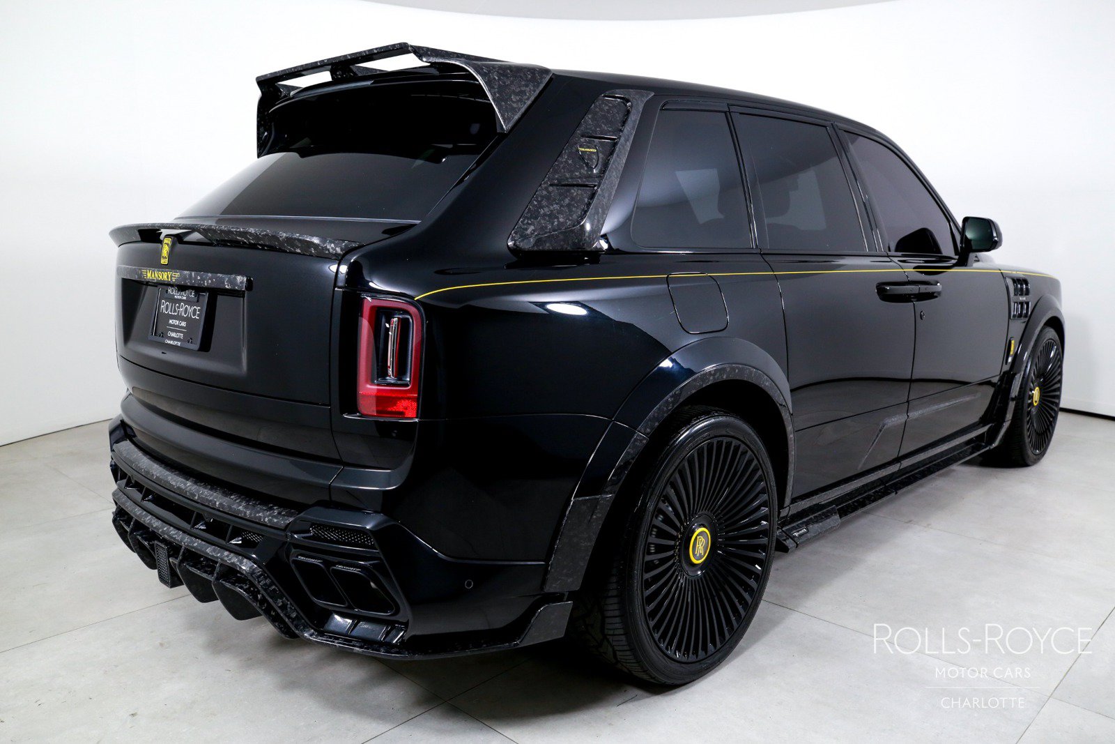 Used 2025 Rolls-Royce Cullinan AWD/4WD image 2