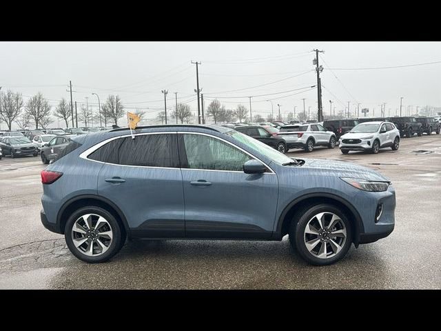 Certified 2023 Ford Escape Platinum AWD/4WD image 3