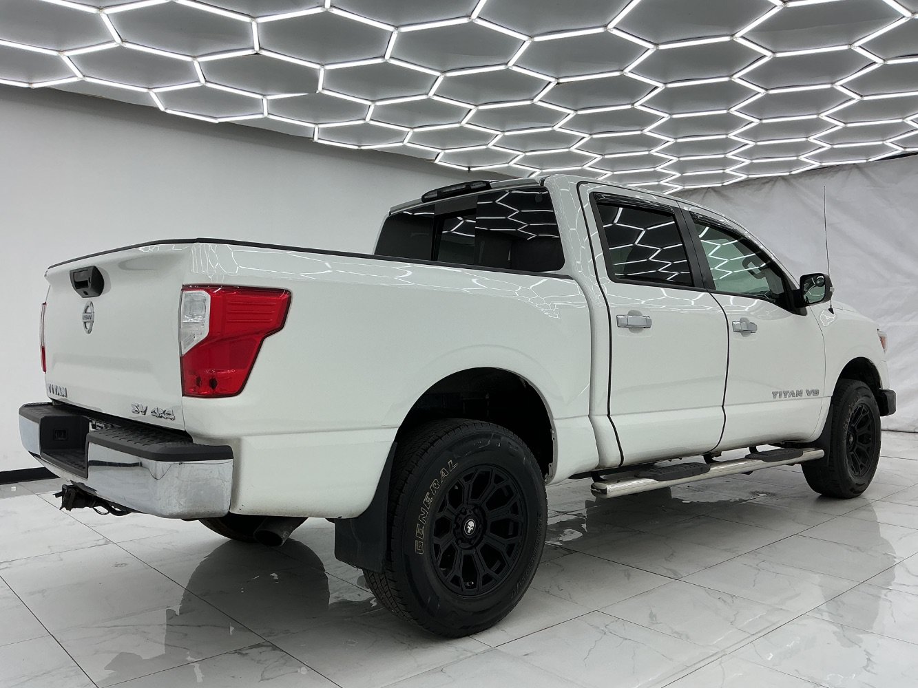 Used 2019 Nissan Titan SV AWD/4WD image 12