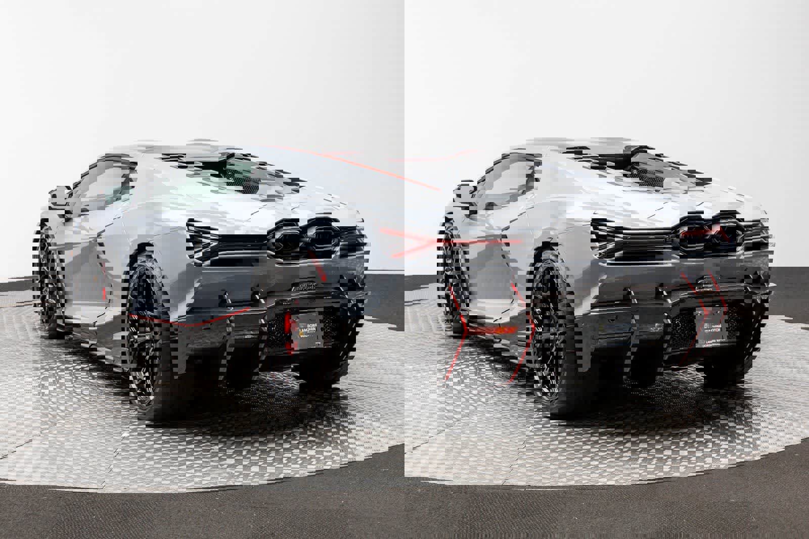 Used 2024 Lamborghini Revuelto image 4