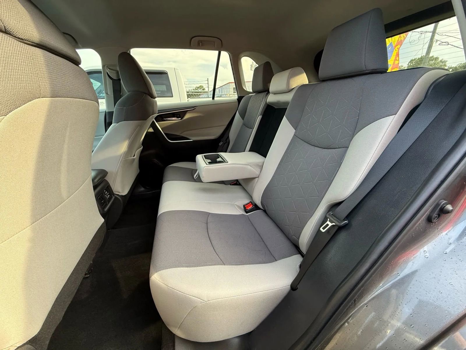 Used 2022 Toyota RAV4 XLE image 12