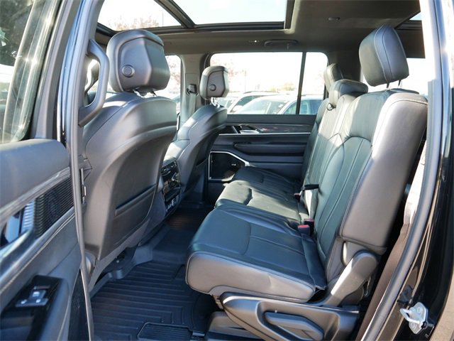 Used 2022 Jeep Wagoneer Series III w/ Premium Group I image 16