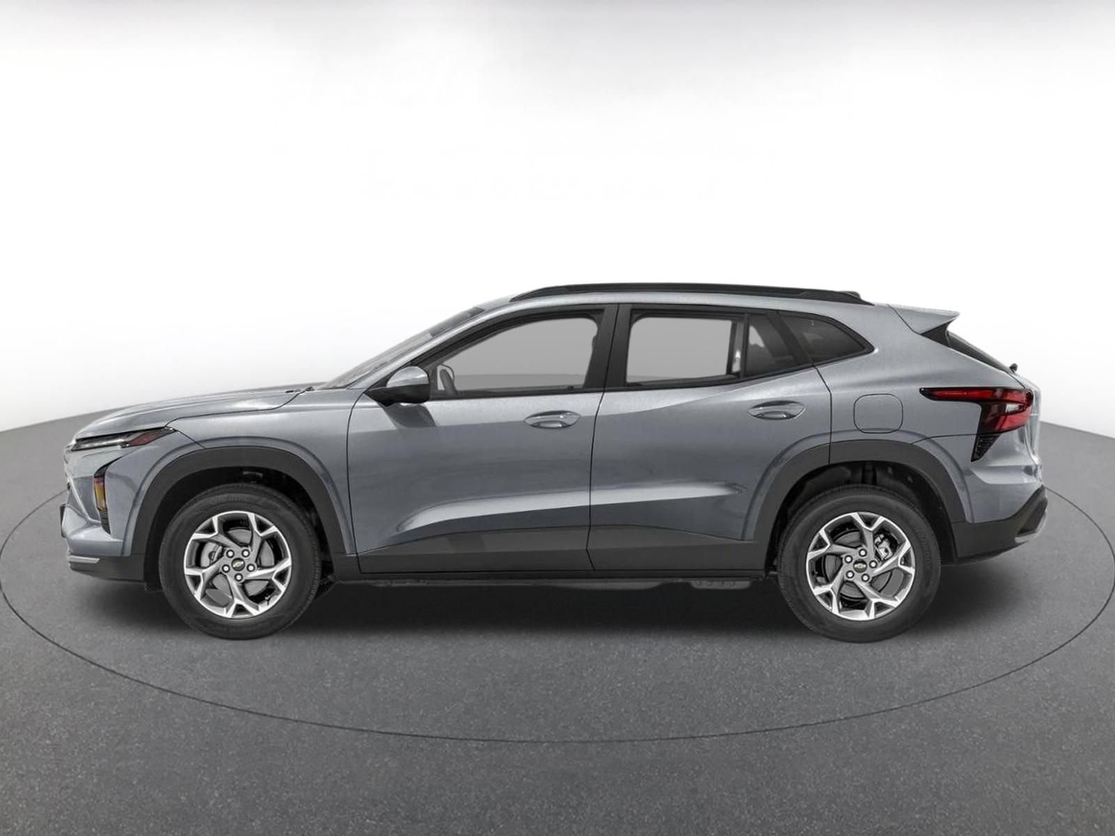 Used 2025 Chevrolet Trax LT FWD image 3