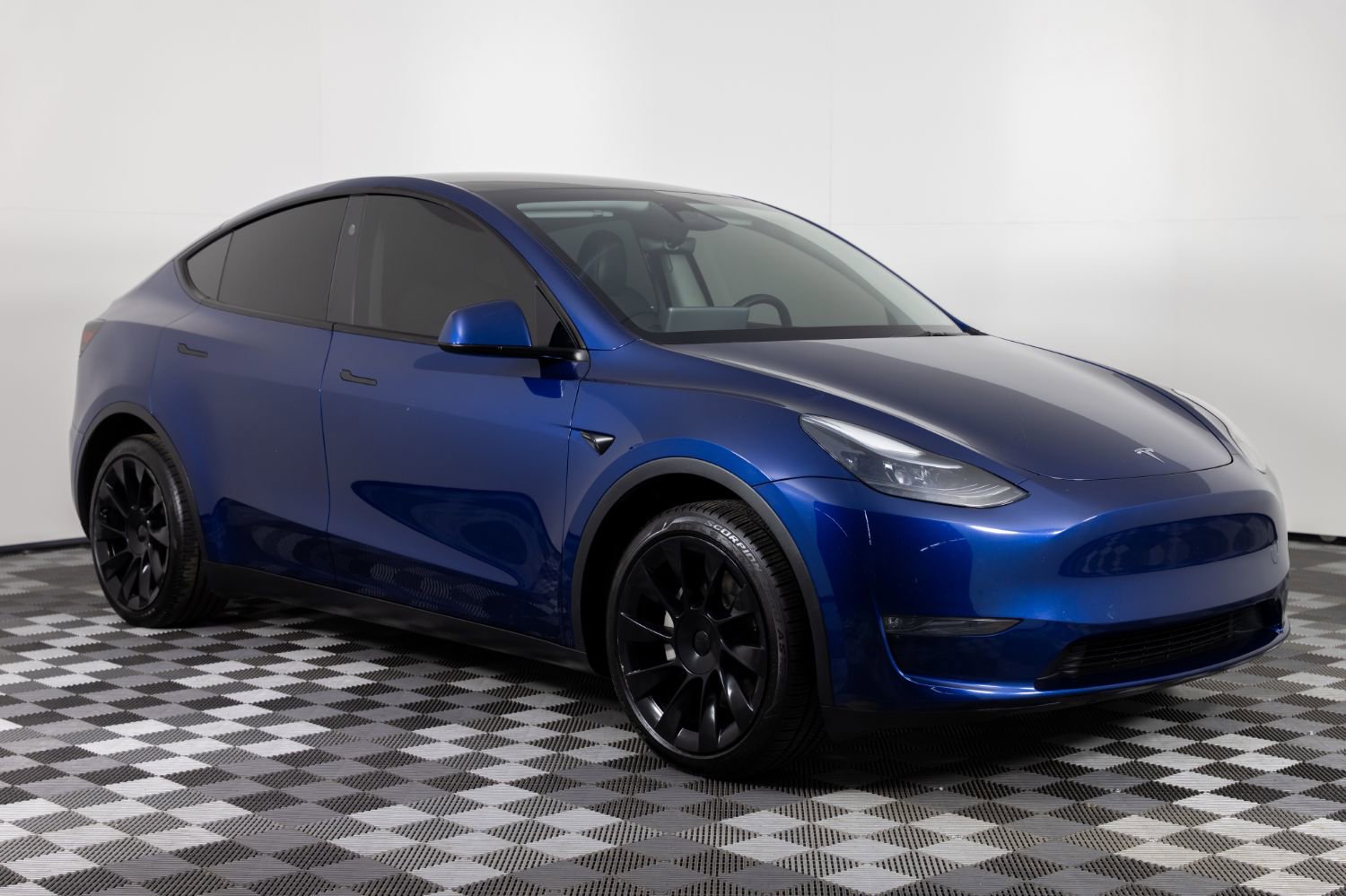 Used 2024 Tesla Model Y Long Range AWD/4WD image 10