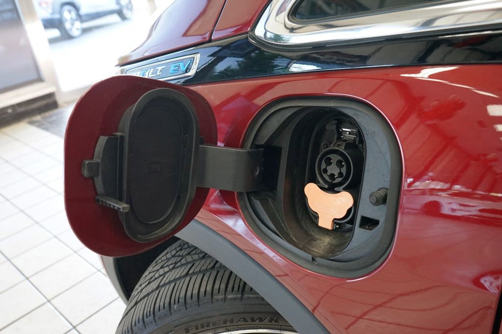 Used 2018 Chevrolet Bolt Premier w/ Driver Confidence II Package FWD image 24