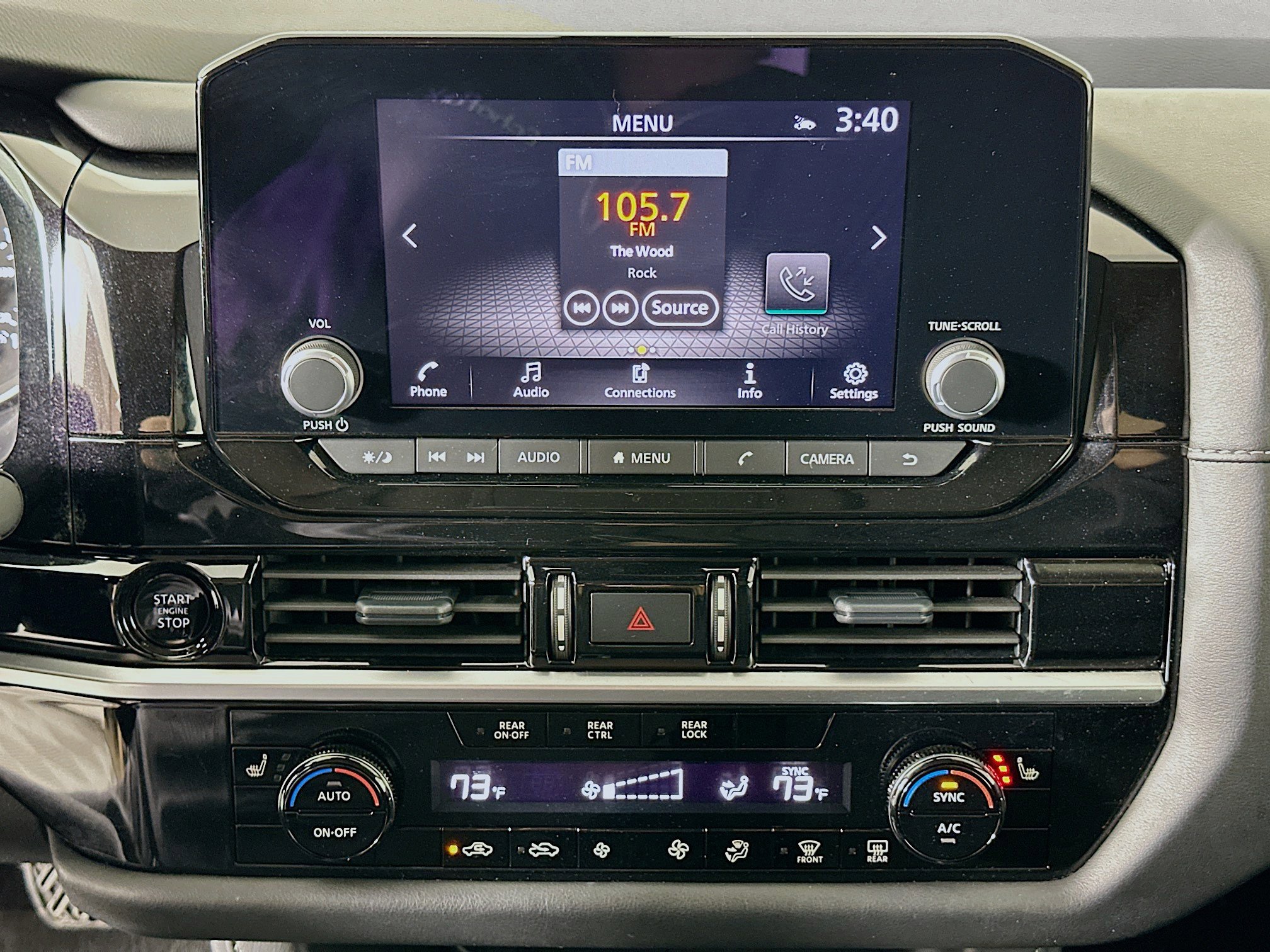 Used 2025 Nissan Pathfinder SV image 23